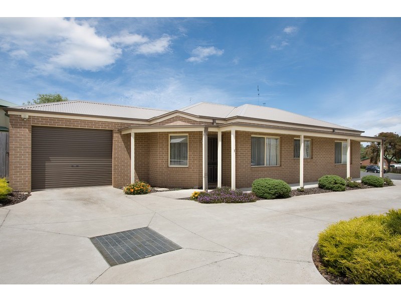 1/3 Bambra Court, Drouin VIC 3818