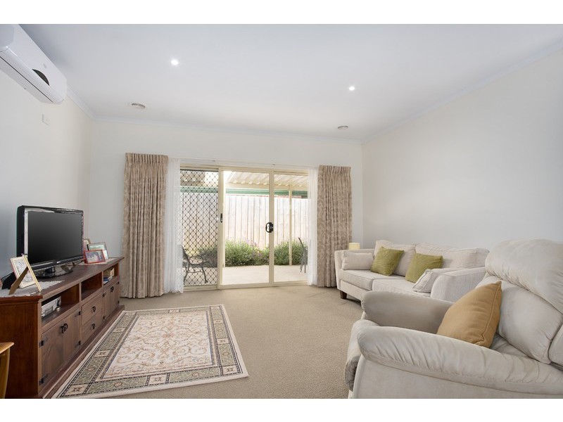 1/3 Bambra Court, Drouin VIC 3818