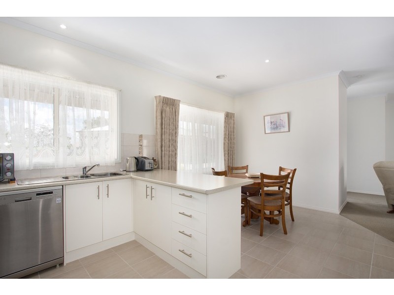 1/3 Bambra Court, Drouin VIC 3818