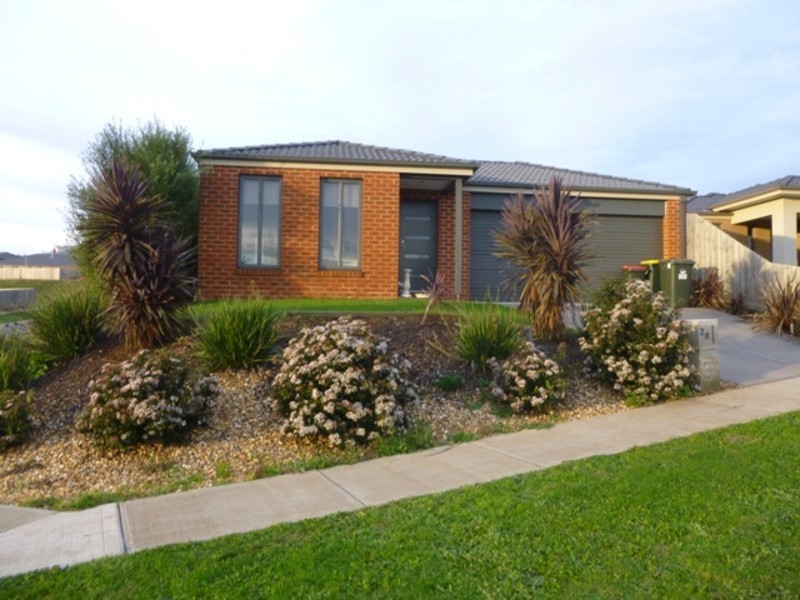 28 Summerhill Boulevard, Drouin VIC 3818