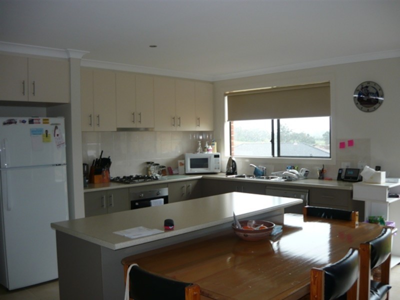 28 Summerhill Boulevard, Drouin VIC 3818