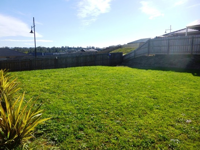 28 Summerhill Boulevard, Drouin VIC 3818