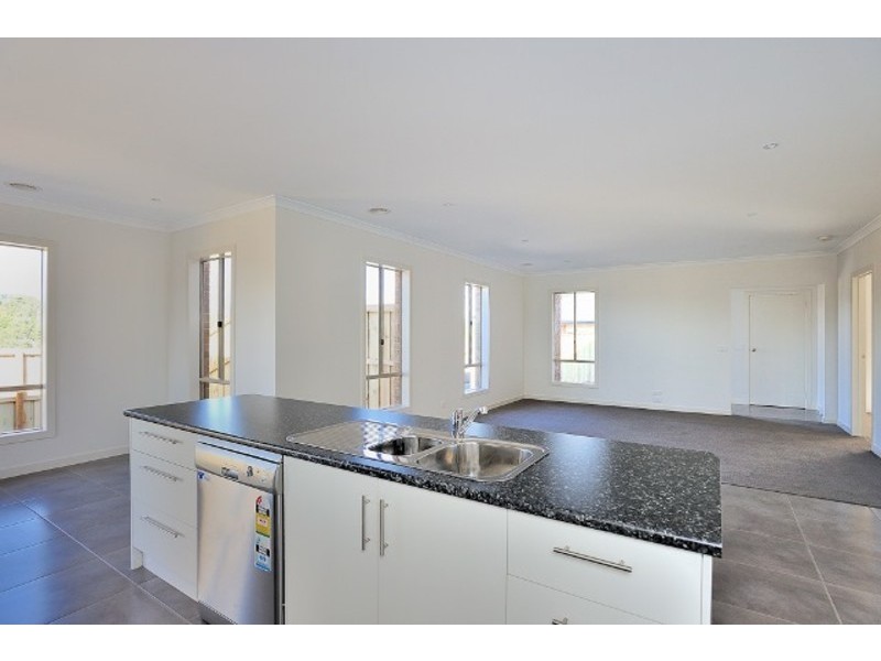 3 – 25 Monica Drive, Drouin VIC 3818