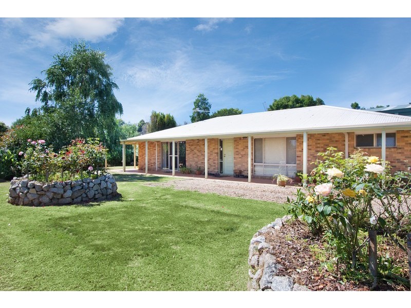 6 Green Valley Drive, Drouin VIC 3818