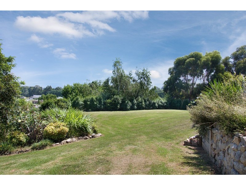 6 Green Valley Drive, Drouin VIC 3818