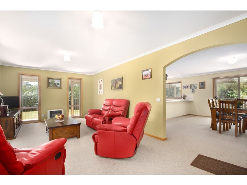 6 Green Valley Drive, Drouin VIC 3818