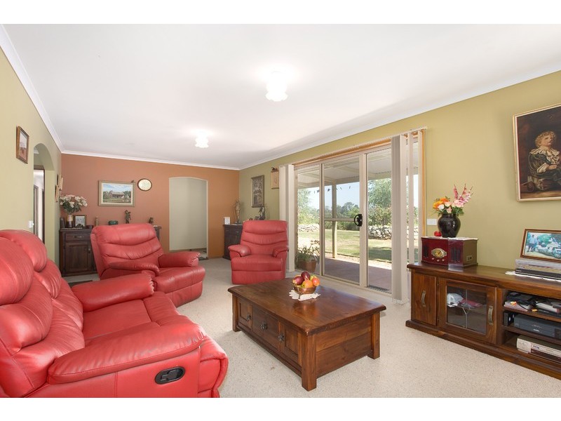 6 Green Valley Drive, Drouin VIC 3818