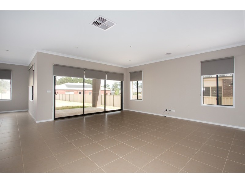 20 Mineral Court, Drouin VIC 3818