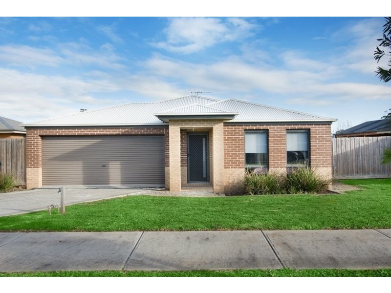 31 Springwater Drive, Drouin VIC 3818
