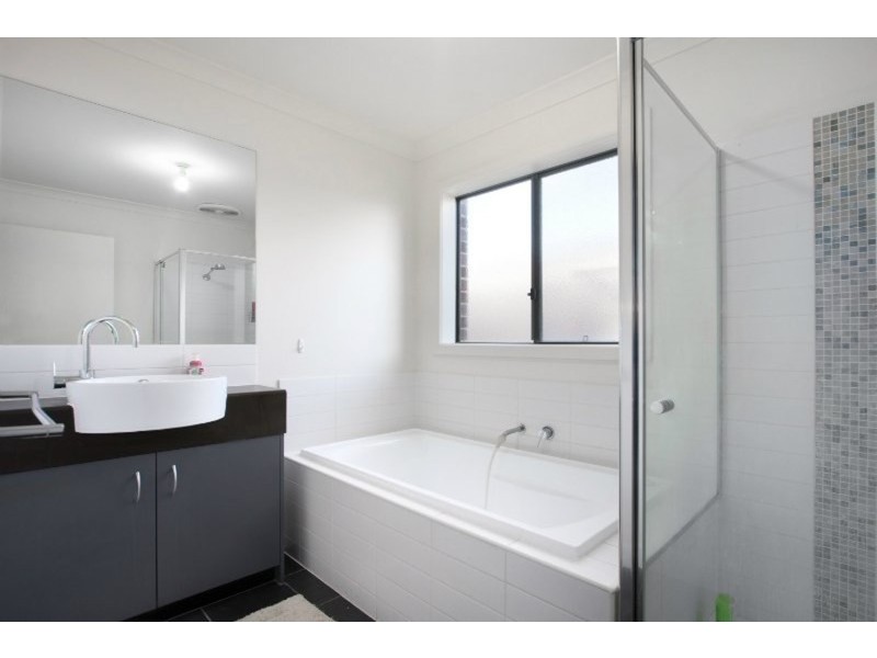 31 Springwater Drive, Drouin VIC 3818