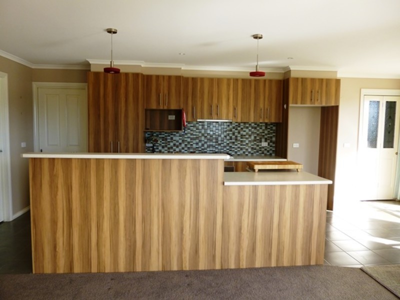 4 Lawrence Road, Drouin VIC 3818