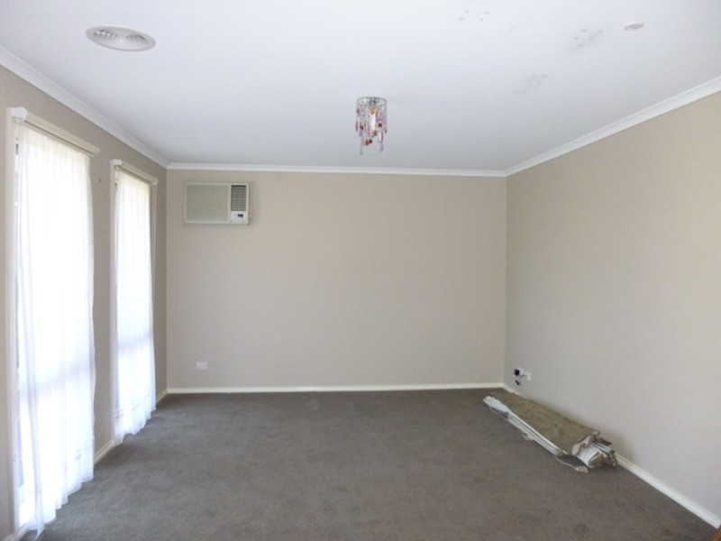 4 Lawrence Road, Drouin VIC 3818