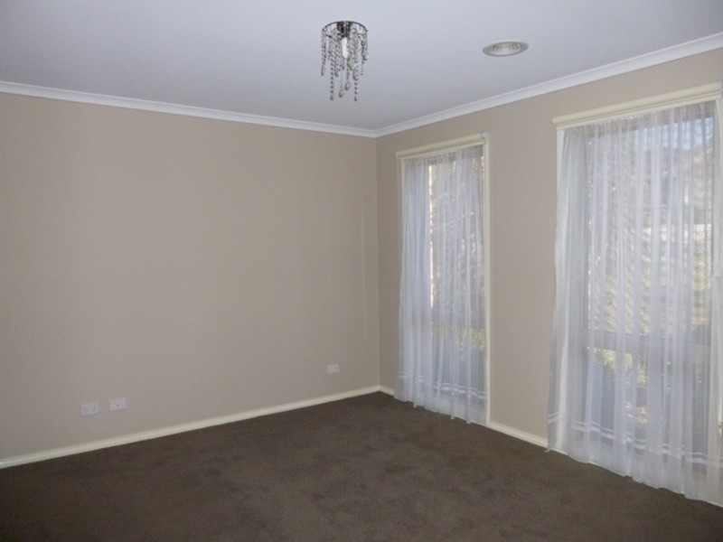 4 Lawrence Road, Drouin VIC 3818