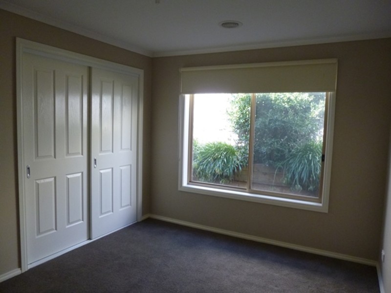 4 Lawrence Road, Drouin VIC 3818