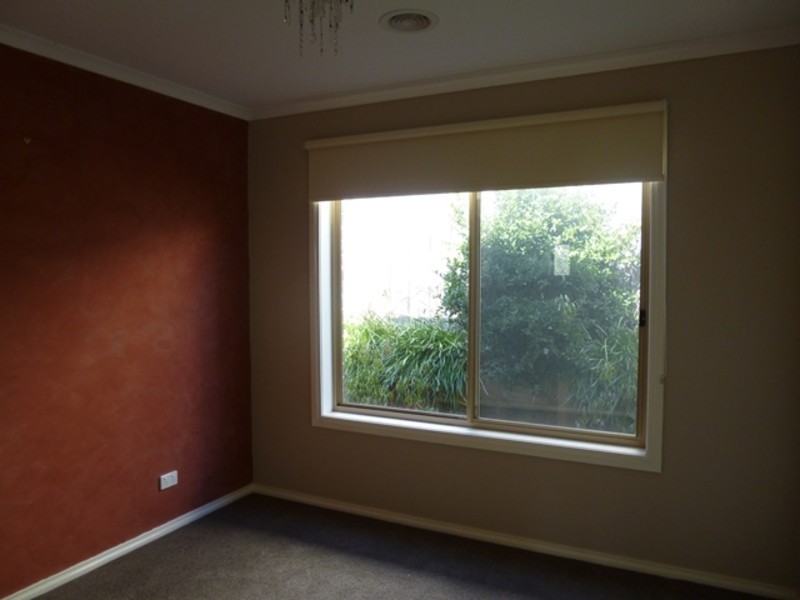 4 Lawrence Road, Drouin VIC 3818