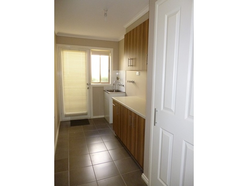 4 Lawrence Road, Drouin VIC 3818