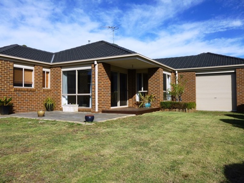 4 Lawrence Road, Drouin VIC 3818