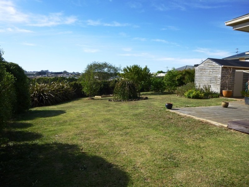 4 Lawrence Road, Drouin VIC 3818