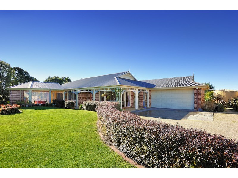 9C Lancelot Court, Drouin VIC 3818