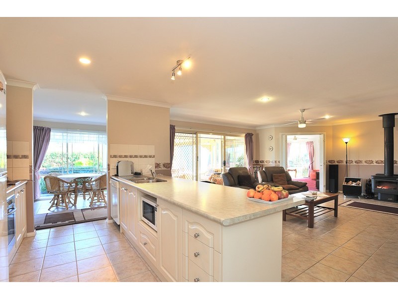 9C Lancelot Court, Drouin VIC 3818