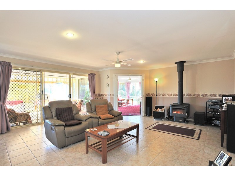 9C Lancelot Court, Drouin VIC 3818