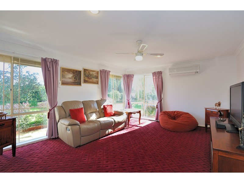 9C Lancelot Court, Drouin VIC 3818