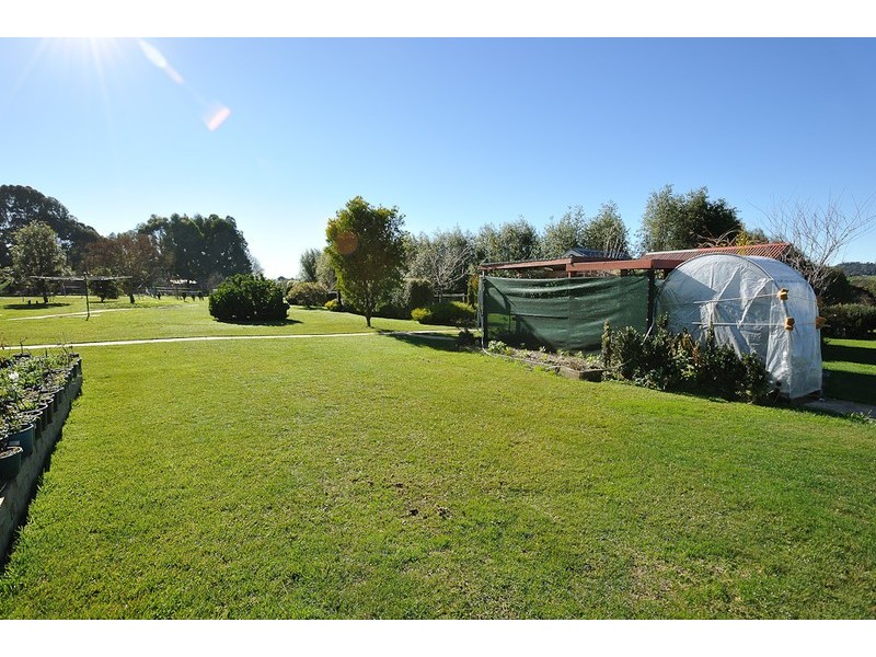 9C Lancelot Court, Drouin VIC 3818