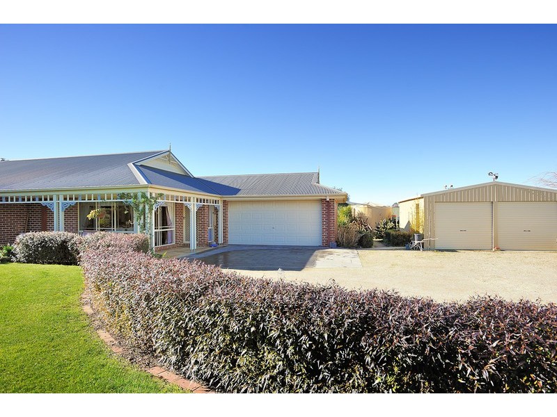9C Lancelot Court, Drouin VIC 3818