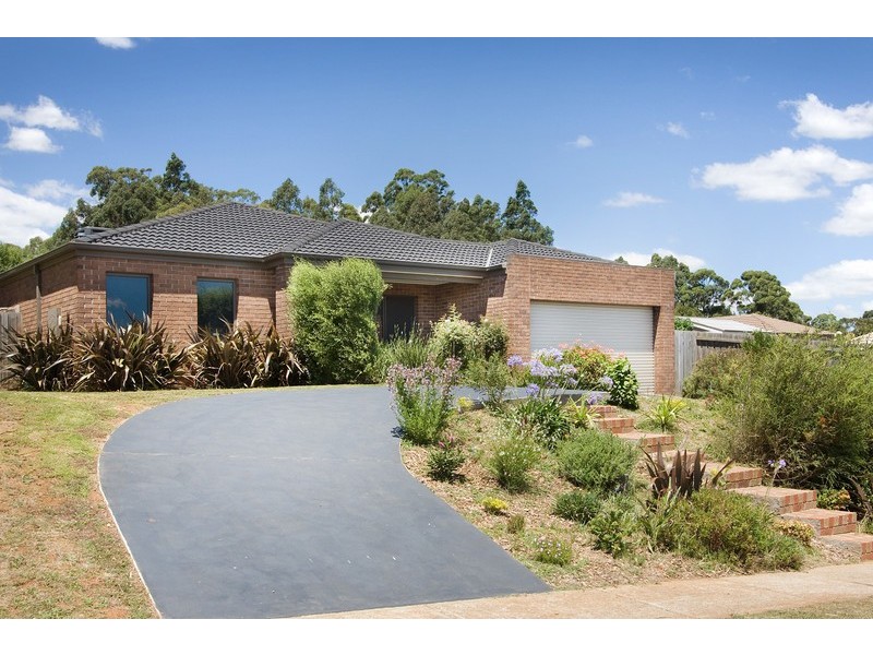 27 Claudia Crescent, Drouin VIC 3818