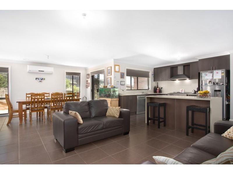 27 Claudia Crescent, Drouin VIC 3818