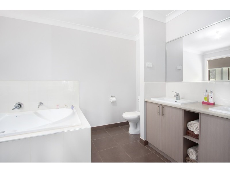 27 Claudia Crescent, Drouin VIC 3818