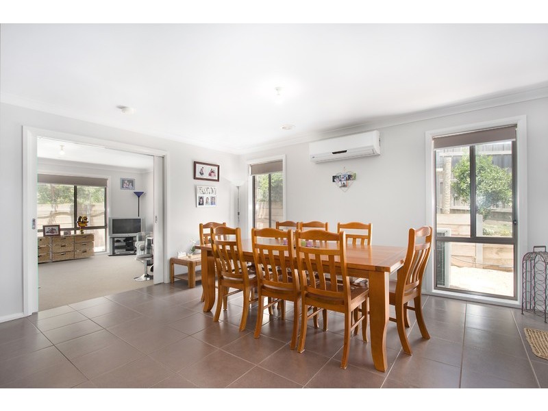27 Claudia Crescent, Drouin VIC 3818