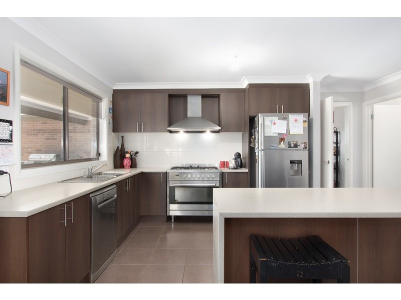 27 Claudia Crescent, Drouin VIC 3818