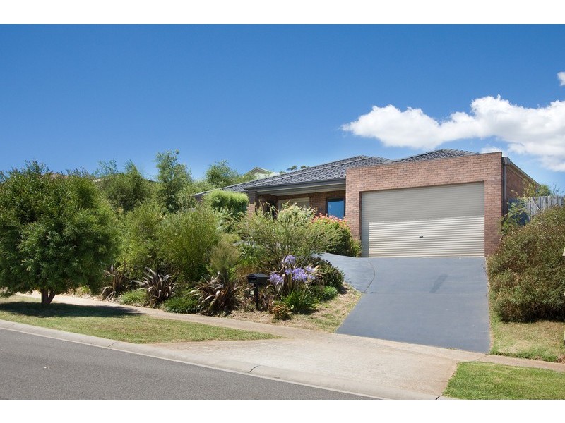 27 Claudia Crescent, Drouin VIC 3818