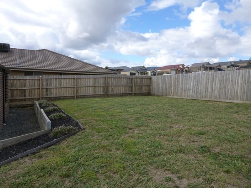 22 Clifford Drive, Drouin VIC 3818
