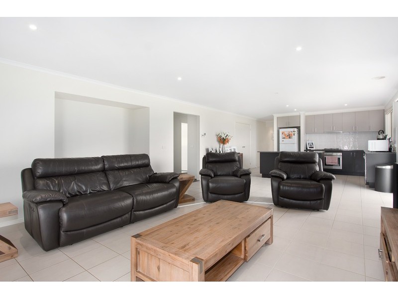 26 Hatfield Drive, Drouin VIC 3818