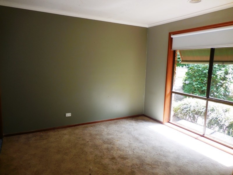 98 Lampard Road, Drouin VIC 3818