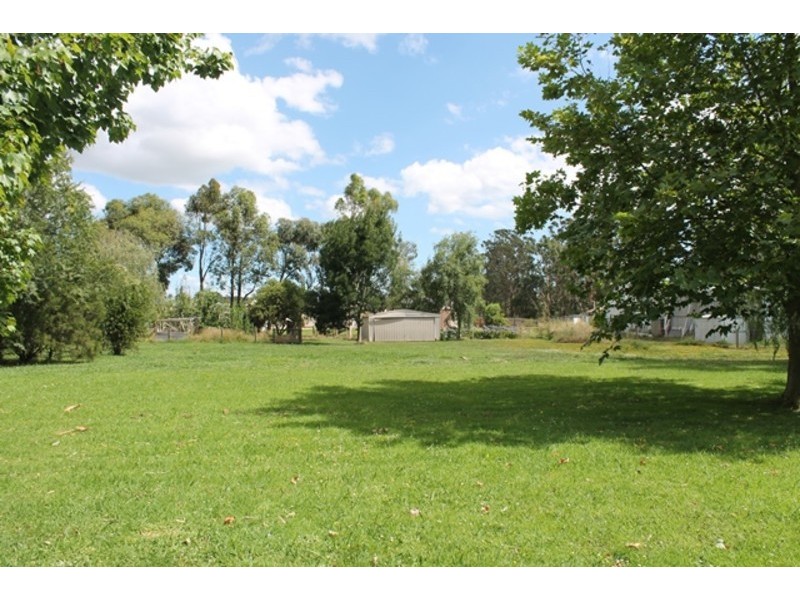 98 Lampard Road, Drouin VIC 3818