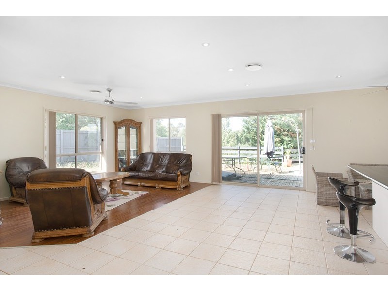10 Millennium Court, Drouin VIC 3818