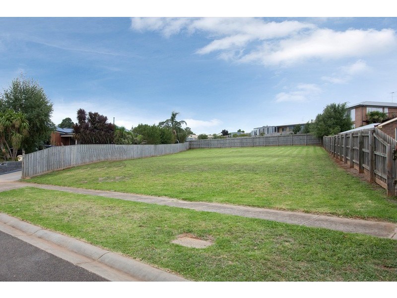 10 Janine Court, Drouin VIC 3818
