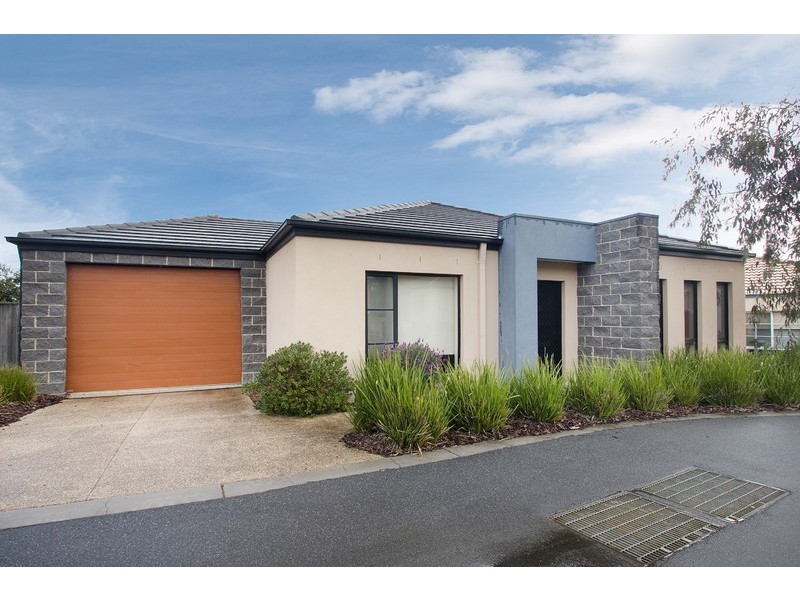 27 Jefferson Road, Garfield VIC 3814