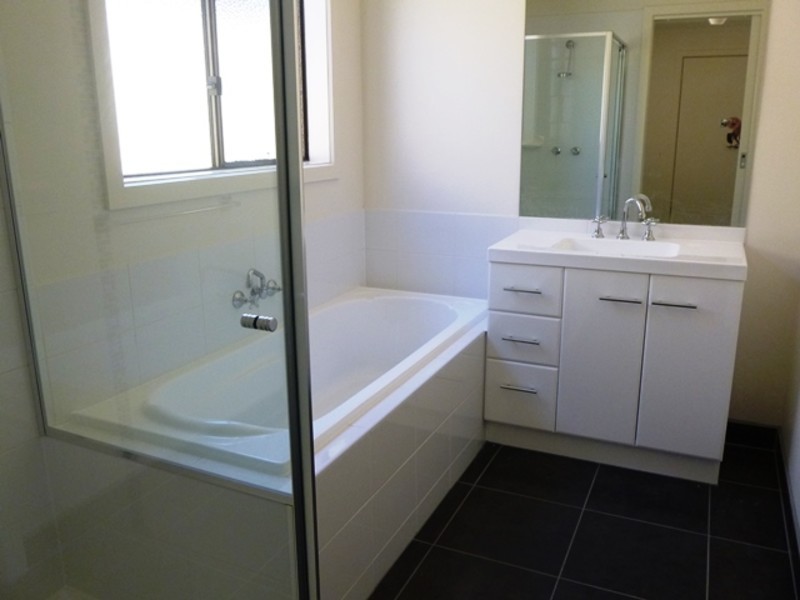 21 Shakespeare Court, Drouin VIC 3818