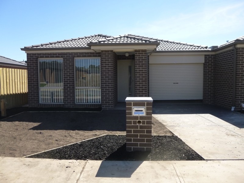 15 Shakespeare Court, Drouin VIC 3818