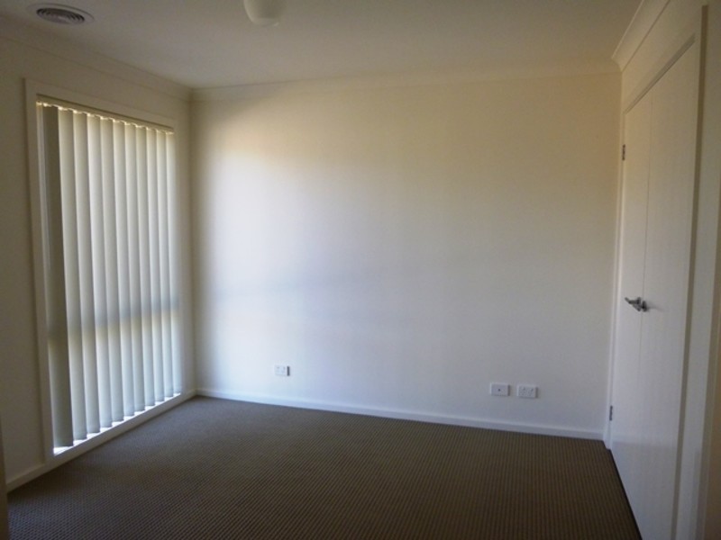 15 Shakespeare Court, Drouin VIC 3818