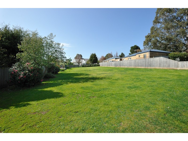 9 Lampard Road, Drouin VIC 3818