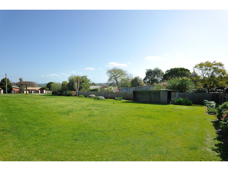 9 Lampard Road, Drouin VIC 3818