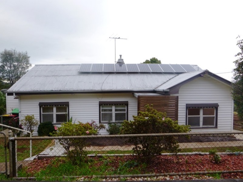 18 Railway Avenue, Drouin VIC 3818