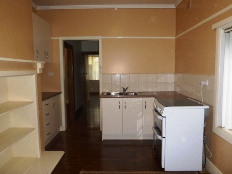 18 Railway Avenue, Drouin VIC 3818