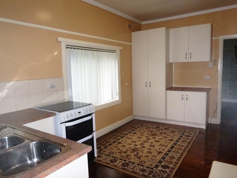 18 Railway Avenue, Drouin VIC 3818