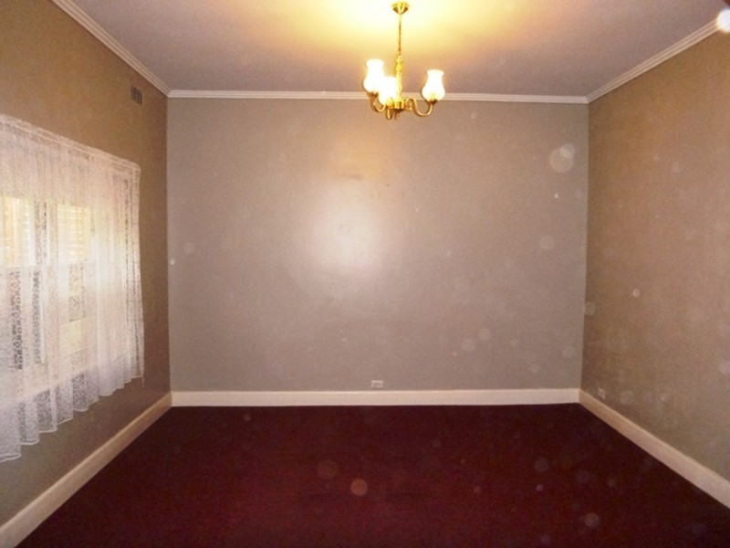 18 Railway Avenue, Drouin VIC 3818